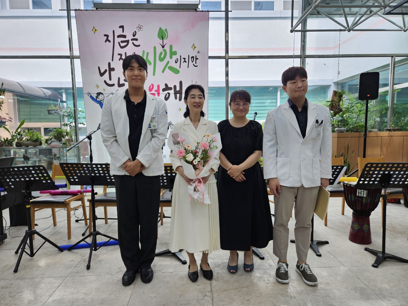 간호학과의 학생밴드 와 원내 약사님들